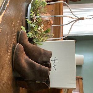 Women’s suede olive booties